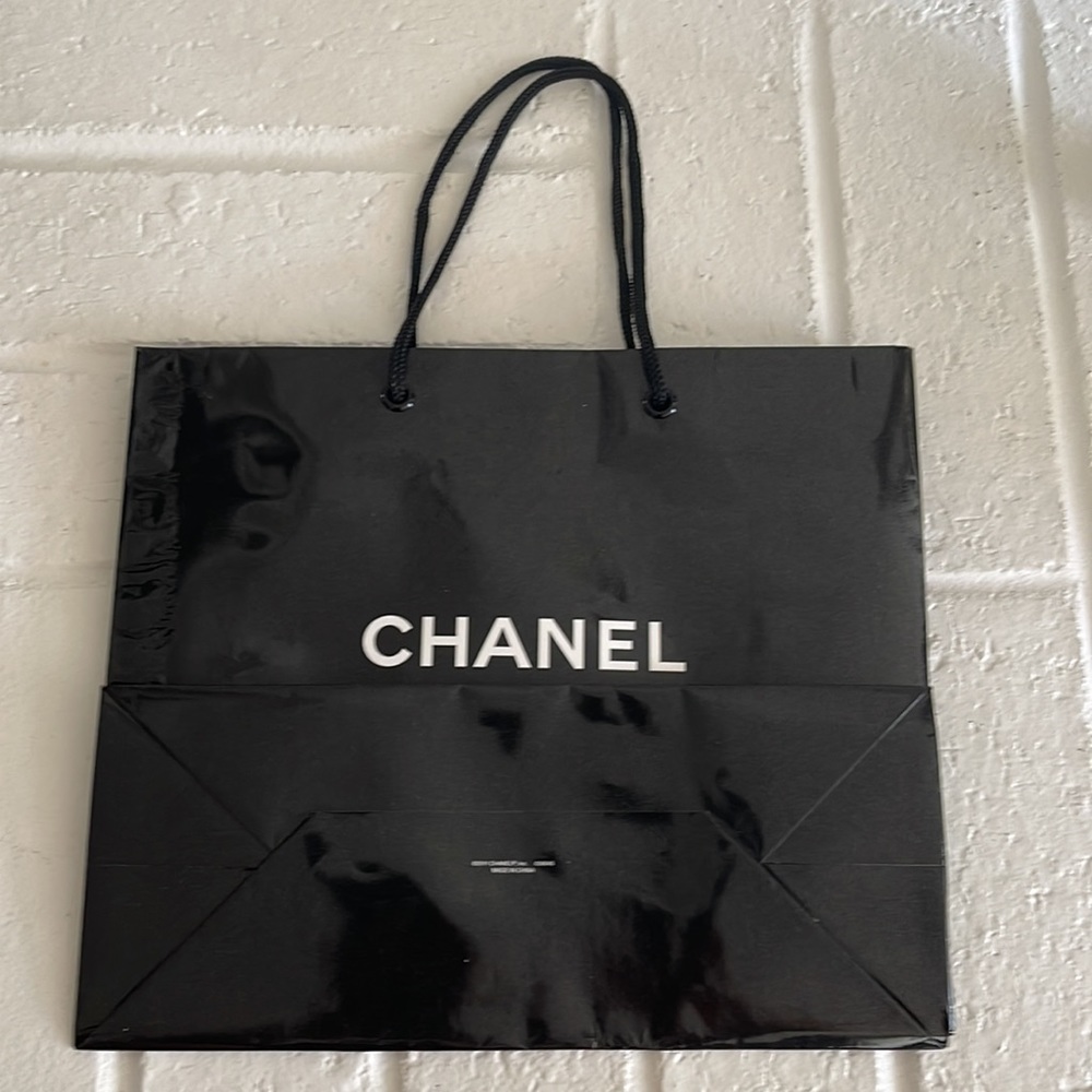 CHANEL PAPER SHOPPING BAG - Picture 3 of 4
